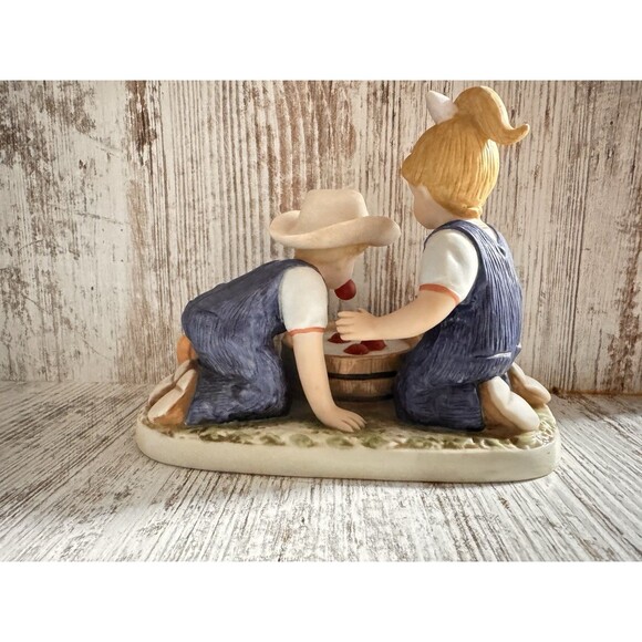 Home Interiors 1985 Denim Days Figurine by HOMCO 1527 Pumpkins Bobbing For Apple - Picture 3 of 14
